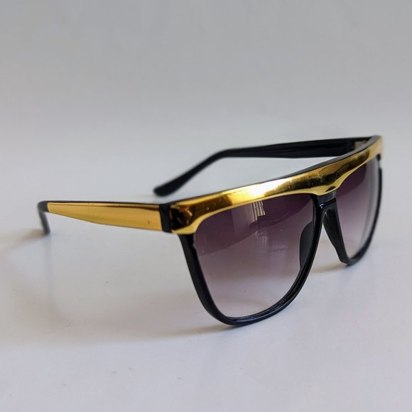 NWT Vintage 90\'s Plastic Lady High Fashion Sunglasses (S.Black/Gold) main image 7